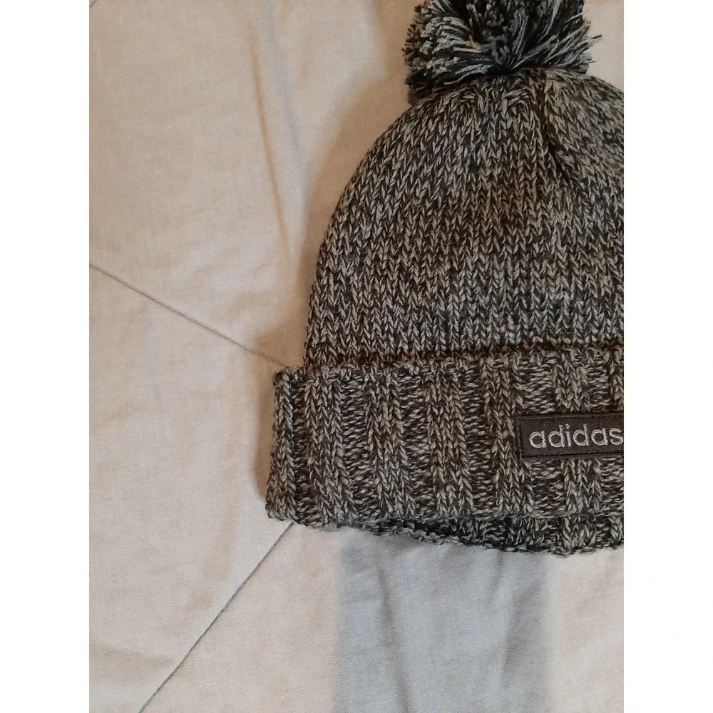 Adidas Beanie Unisex One‎ Size Gray Pom Pom Knit Winter Warm Acrylic